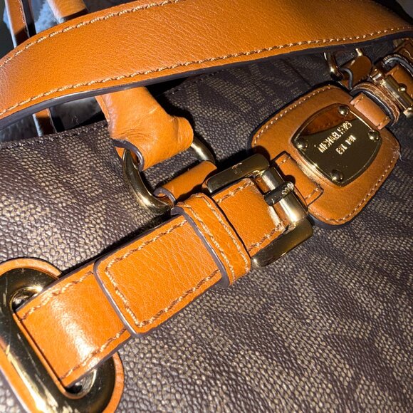 Michael Kors designer monogram leather tote/bag like new - Picture 3 of 11